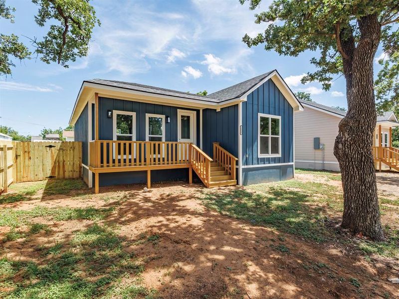 Exterior details and patio area of a home in , Brownwood (Image 11).