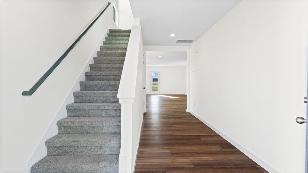 Spacious, unfurnished interior of a new home in Evergreen Landing, Rossville (Image 8).