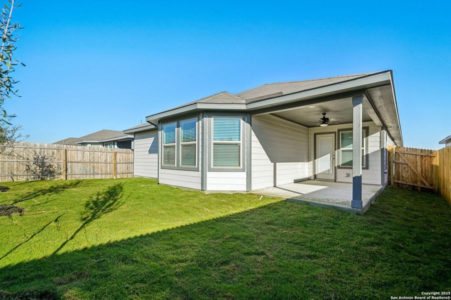 Exterior details and patio area of a home in Catalina, Converse (Image 3).