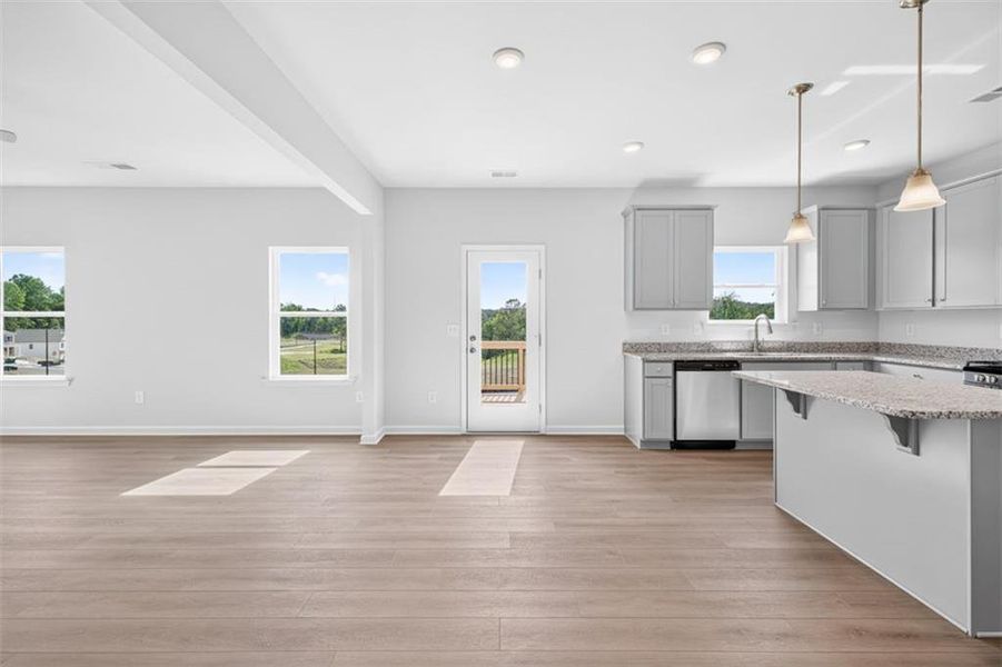 Spacious, unfurnished interior of a new home in Oakmont, Dallas (Image 18).