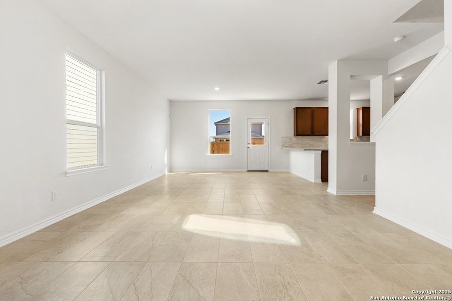 Spacious, unfurnished interior of a new home in The Granary - Heritage Collection, San Antonio (Image 7).