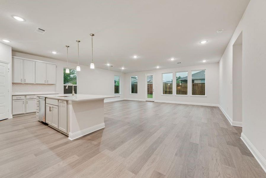 Spacious, unfurnished interior of a new home in Creekside of Crowley, Crowley (Image 31).