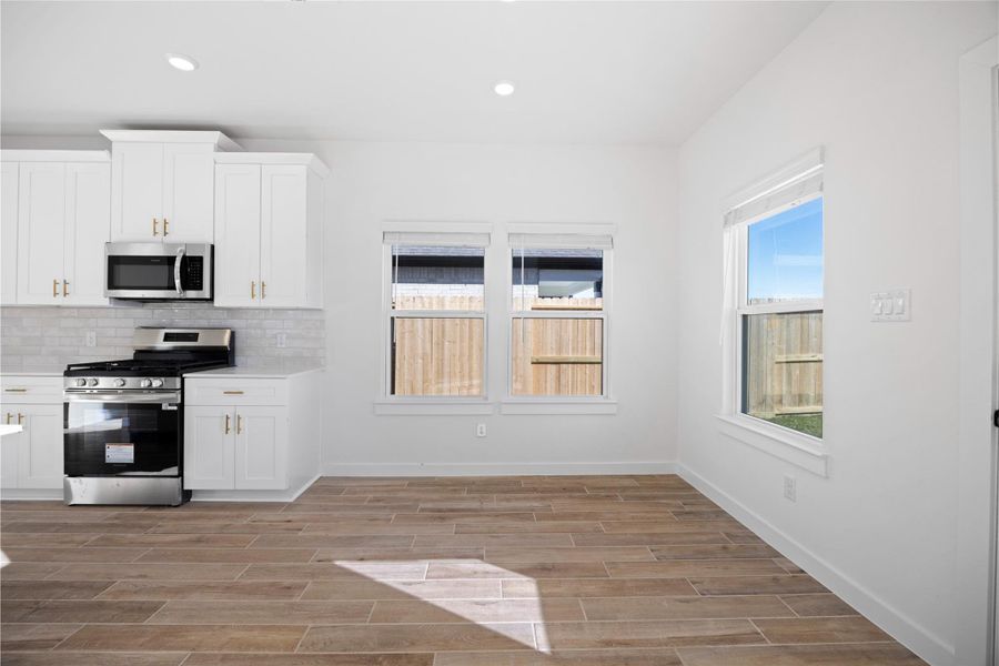 Spacious, unfurnished interior of a new home in , Manvel (Image 16).