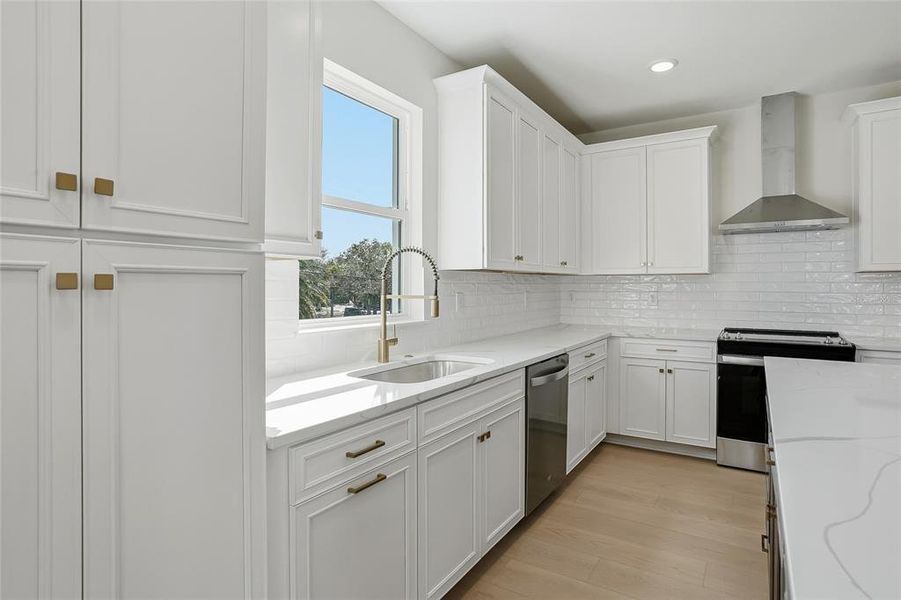 Furnished interior view inside a new home in , St. Petersburg (Image 11).