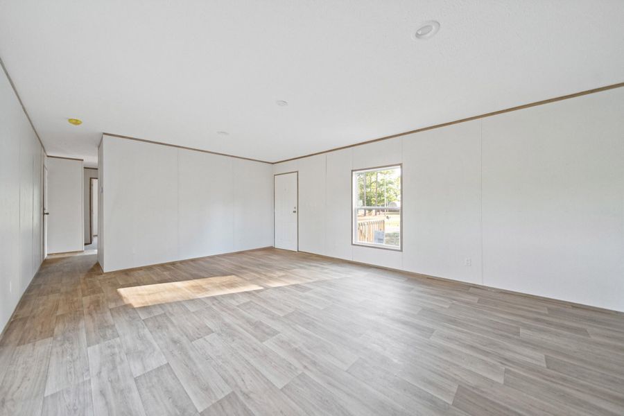 Spacious, unfurnished interior of a new home in , St. Matthews (Image 9).