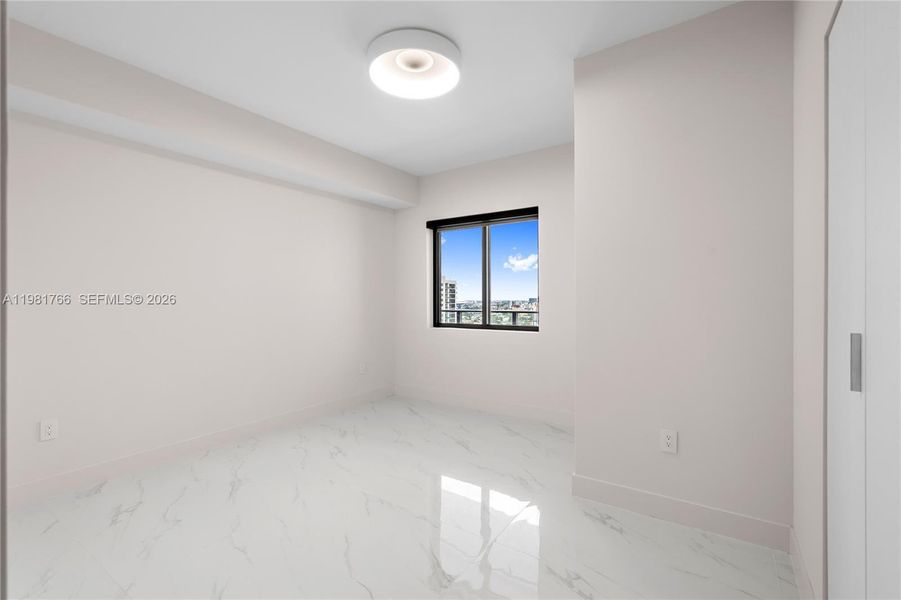 Spacious, unfurnished interior of a new home in Aria Reserve, Miami (Image 59).