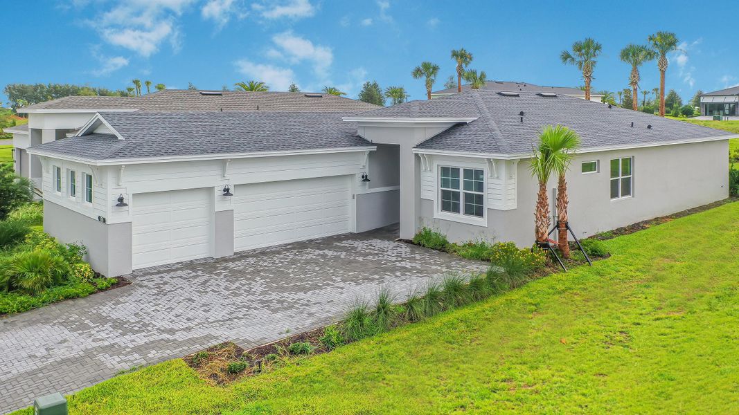 Exterior details and patio area of a home in Cresswind at Lake Harris, Tavares (Image 2).