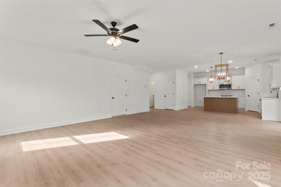 Spacious, unfurnished interior of a new home in , Harrisburg (Image 12).