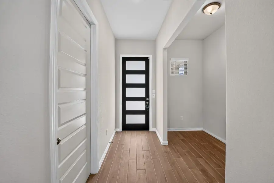 Spacious, unfurnished interior of a new home in Cascades at Onion Creek, Austin (Image 22).