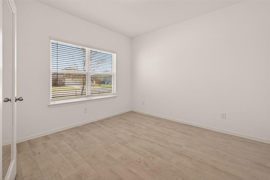 Spacious, unfurnished interior of a new home in Lago Mar, Texas City (Image 38).