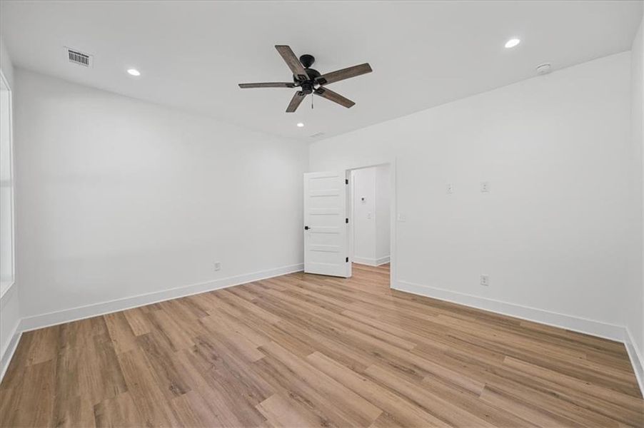 Spacious, unfurnished interior of a new home in , Taylorsville (Image 39).