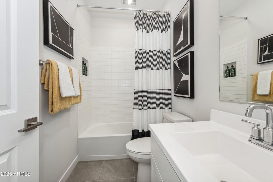 137979_Ambra_Finlay_Ambra Hall Bath_Loft 137979_Ambra_Finlay_Ambra Hall Bath_Loft