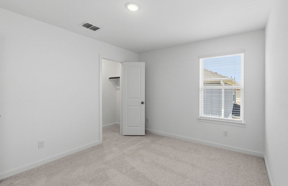 Spacious, unfurnished interior of a new home in Sunfield, Buda (Image 34).