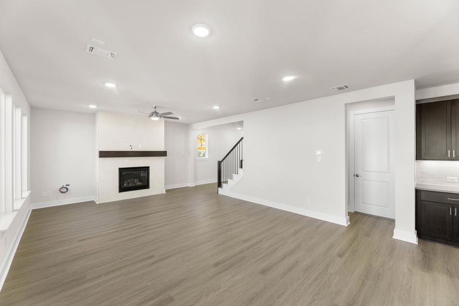 Spacious, unfurnished interior of a new home in Treeline, Justin (Image 14).