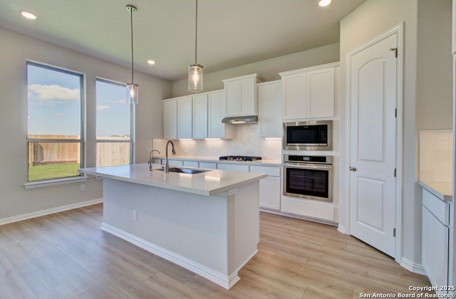 Furnished interior view inside a new home in Dauer Ranch, New Braunfels (Image 9). Furnished interior view inside a new home in Dauer Ranch, New Braunfels (Image 9).