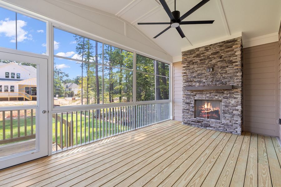 Representative exterior details of a home built from the The Emerson by RobuckHomes in Stonehenge, Raleigh (Image 54).