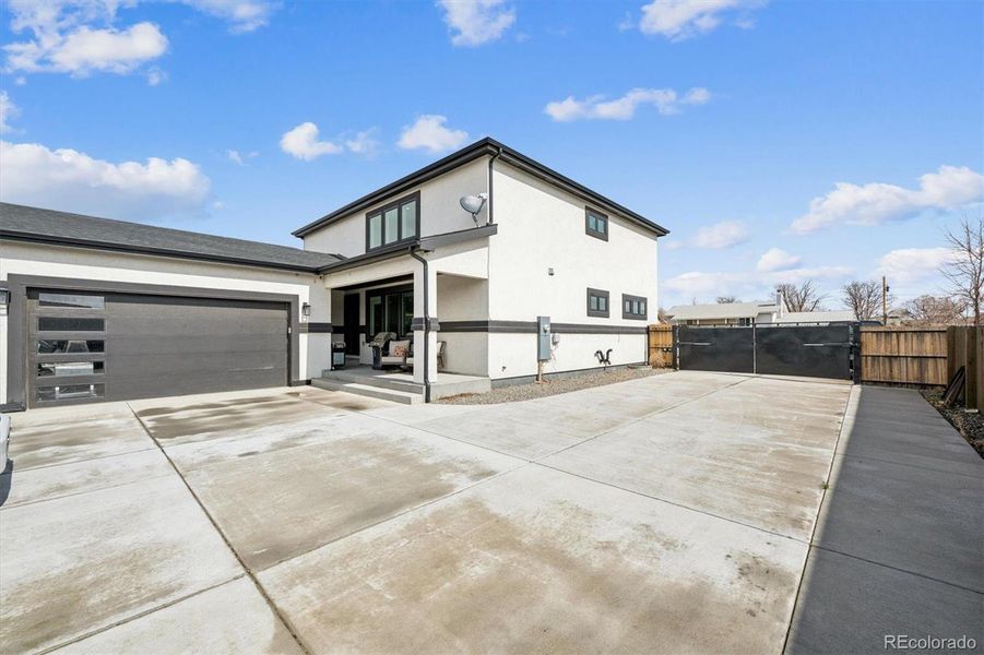 Exterior details and patio area of a home in , Aurora (Image 27).