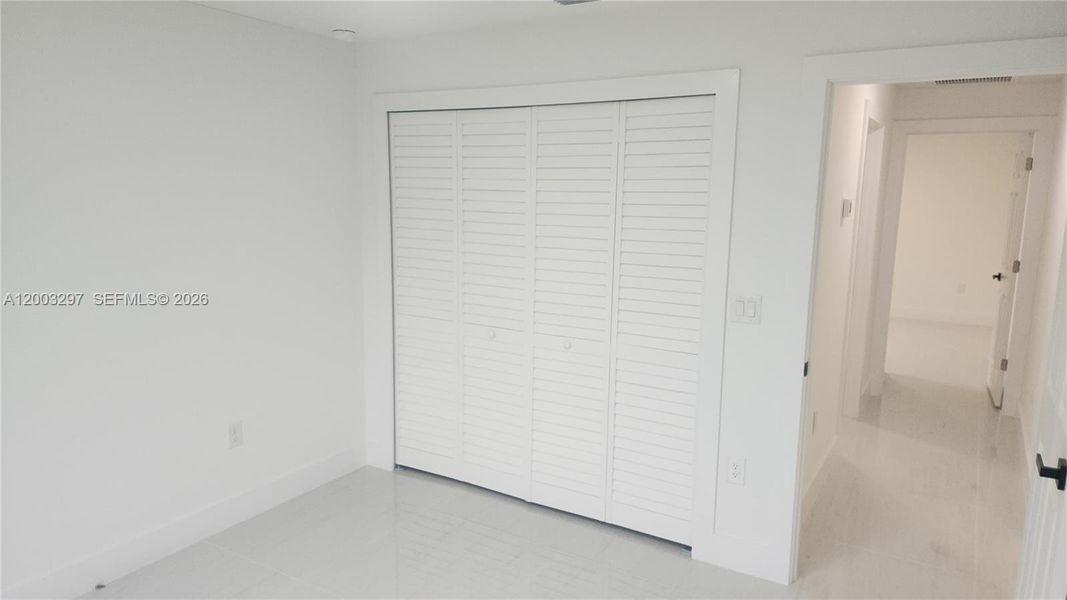 Spacious, unfurnished interior of a new home in , Lehigh Acres (Image 15).