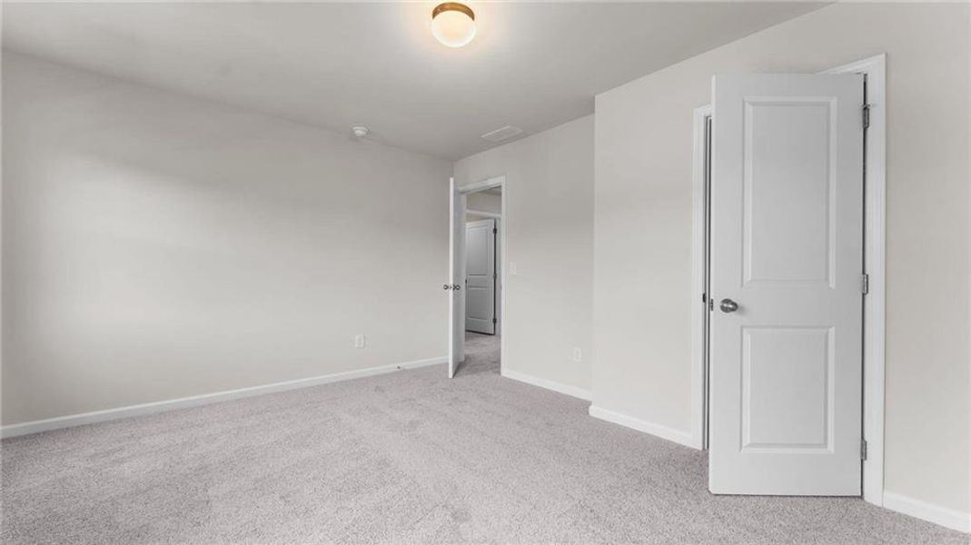 Spacious, unfurnished interior of a new home in Hampton Ridge, Jefferson (Image 13).