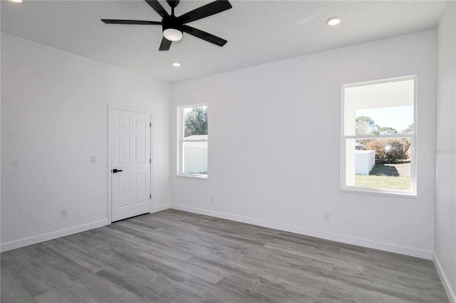 Spacious, unfurnished interior of a new home in , Sebring (Image 29).