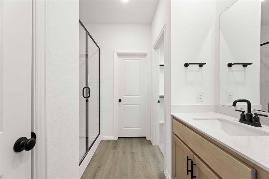 15_16. 2324 Myrtle - Bath (2) 15_16. 2324 Myrtle - Bath (2)