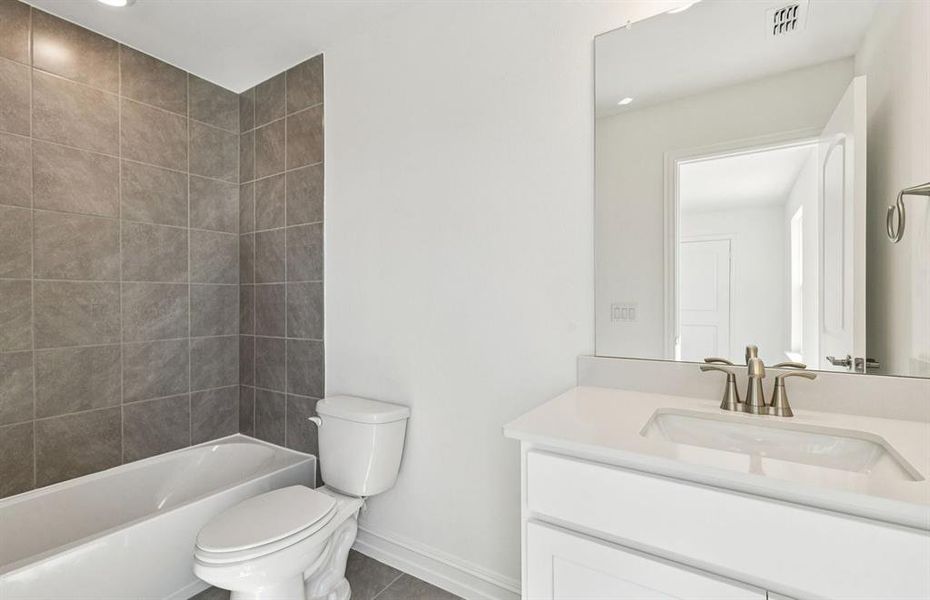 Spacious secondary bathroom Spacious secondary bathroom