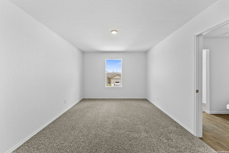 Spacious, unfurnished interior of a new home in Avenida, Converse (Image 12).