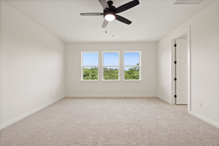 Spacious, unfurnished interior of a new home in Heritage, Dripping Springs (Image 40).