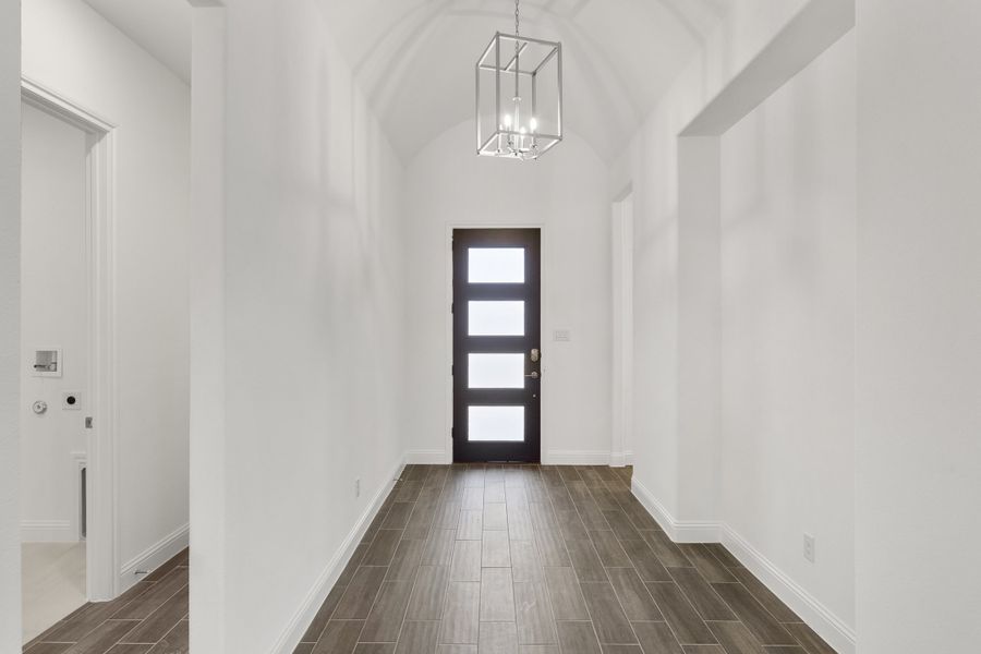 Representative unfurnished interior of a home built from the Westwood by Sandlin Homes in Lakesong, Midlothian (Image 15).