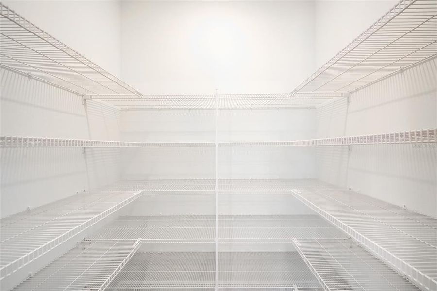 Spacious, unfurnished interior of a new home in Bungalow Walk at Lakewood Ranch, Sarasota (Image 33).