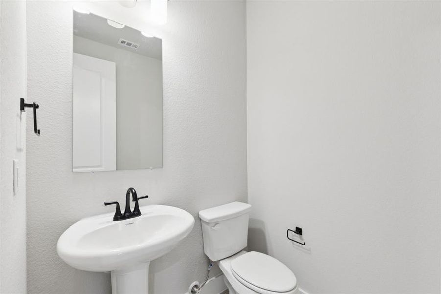 Furnished interior view inside a new home in Dove Hollow, Waxahachie (Image 6).