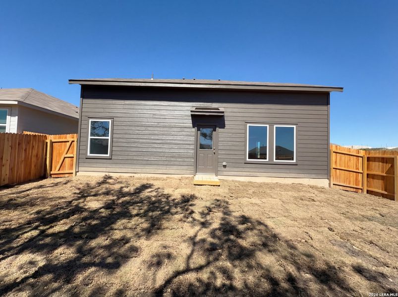Exterior details and patio area of a home in Hunters Ranch, San Antonio (Image 2).