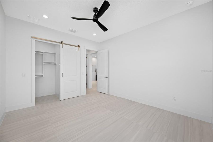 Spacious, unfurnished interior of a new home in , Treasure Island (Image 23).