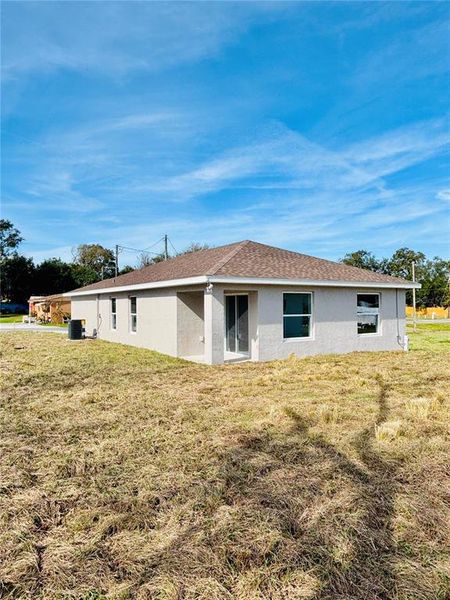 Exterior details and patio area of a home in , Lakeland (Image 3).
