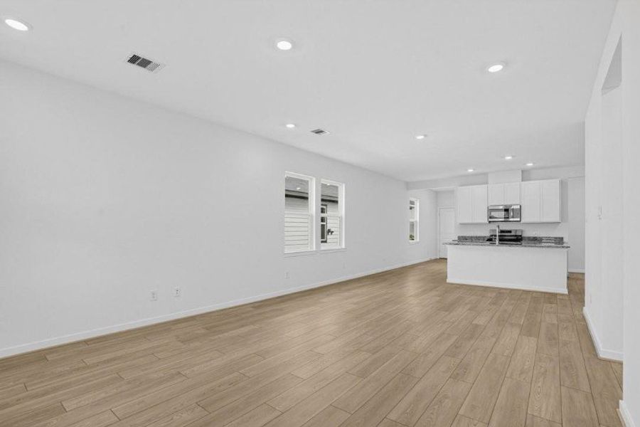 Spacious, unfurnished interior of a new home in Hockley Meadows, Hockley (Image 9).