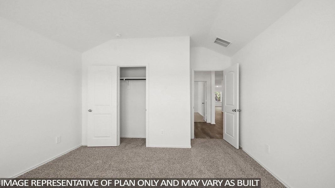 Spacious, unfurnished interior of a new home in East Williams Cove, Conroe (Image 11).