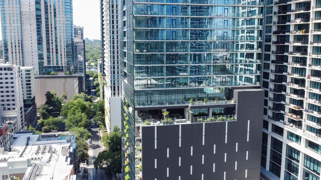 Condo located in Austin, TX showcasing its design and architecture (Image 25).
