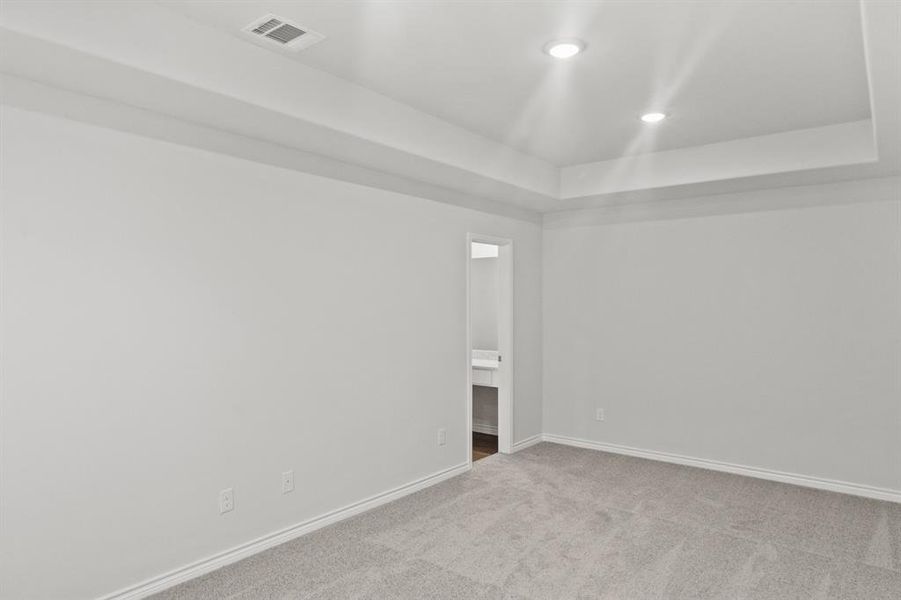 Spacious, unfurnished interior of a new home in Rocky Creek Crossing, Fort Worth (Image 10). Spacious, unfurnished interior of a new home in Rocky Creek Crossing, Fort Worth (Image 10).