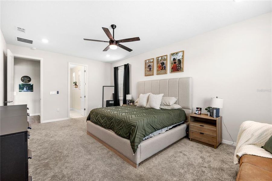 Furnished interior view inside a new home in , Mount Dora (Image 8).