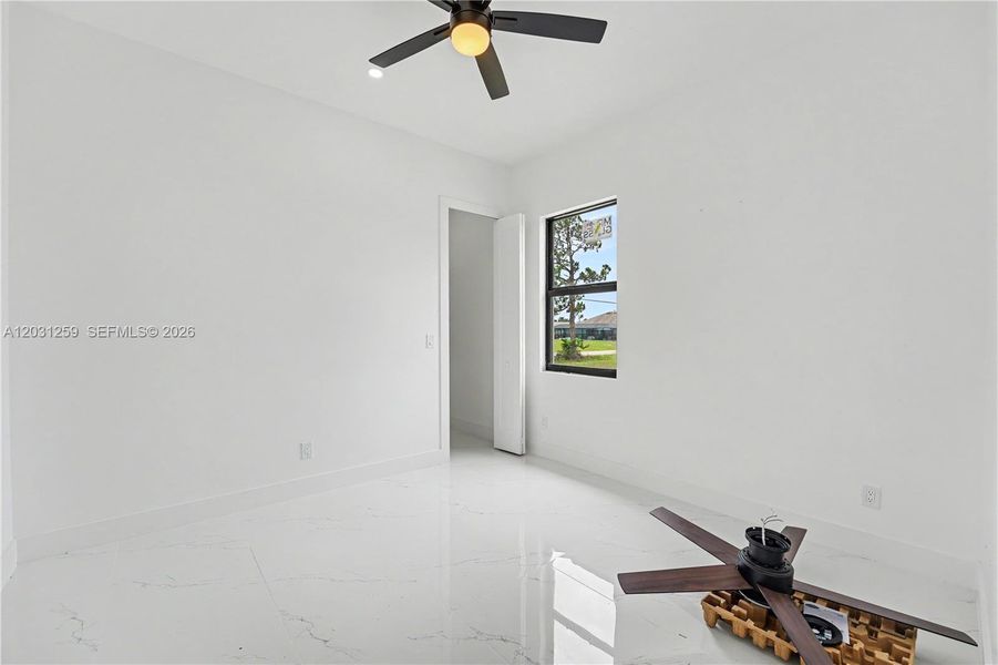 Spacious, unfurnished interior of a new home in , Cape Coral (Image 26).
