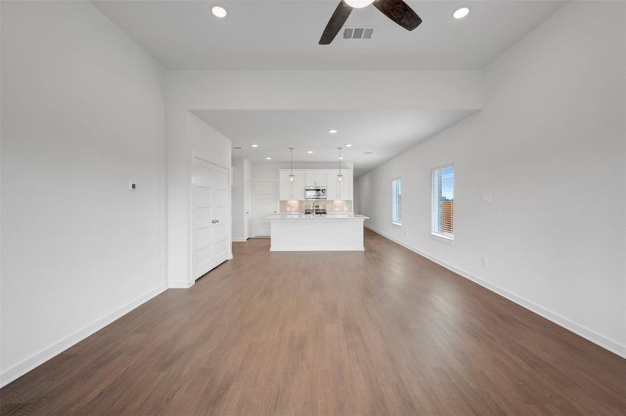 Spacious, unfurnished interior of a new home in Wildrye, Waller (Image 25).