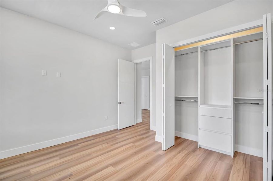 Spacious, unfurnished interior of a new home in , Tampa (Image 74).