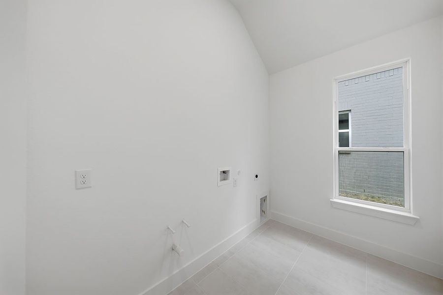Spacious, unfurnished interior of a new home in Tavolo Park, Fort Worth (Image 20).