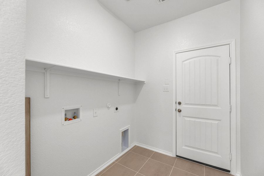 Spacious, unfurnished interior of a new home in Mustang Valley, Manor (Image 21). Spacious, unfurnished interior of a new home in Mustang Valley, Manor (Image 21).