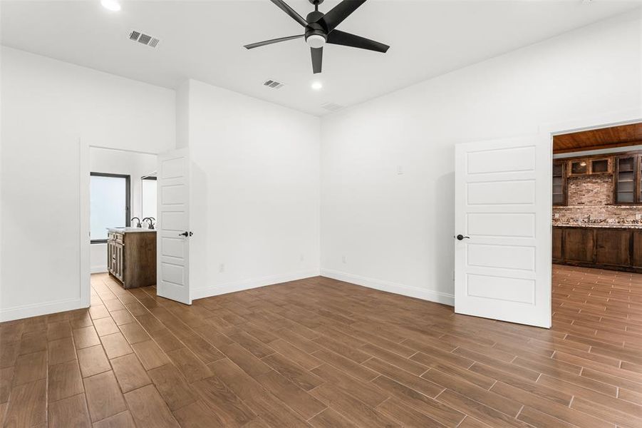 Spacious, unfurnished interior of a new home in , Robinson (Image 20).