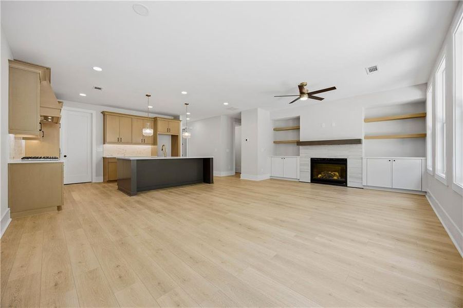 Spacious, unfurnished interior of a new home in Sterlington, Canton (Image 28).
