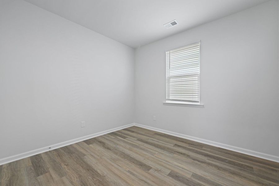 Spacious, unfurnished interior of a new home in Sheep Island, Summerville (Image 29).