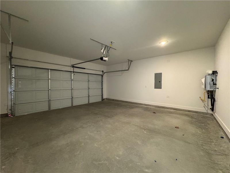 Spacious, unfurnished interior of a new home in Tuscany Hills, Douglasville (Image 34).