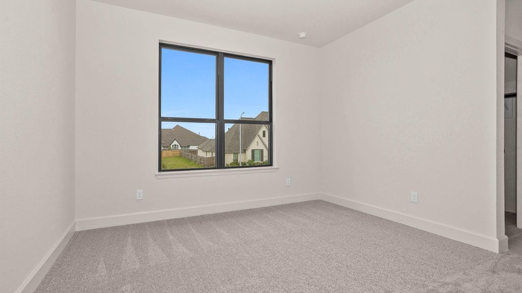 Spacious, unfurnished interior of a new home in Valencia, Manvel (Image 15).
