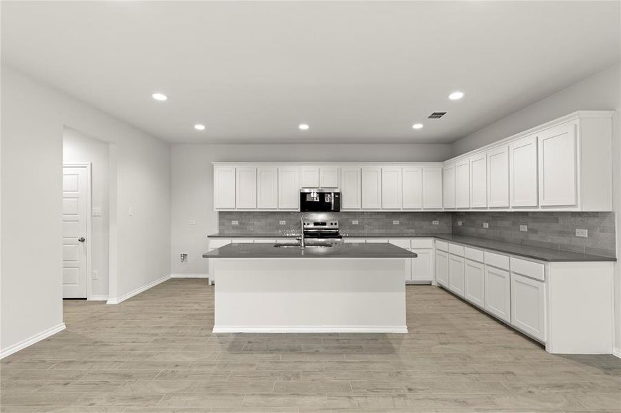 10. 2116 Hickory - Kitchen